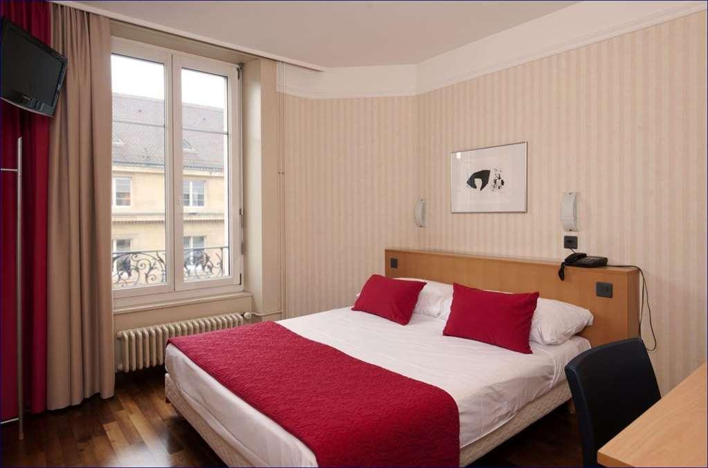 Hotel Alpes & Lac Нюшател Стая снимка
