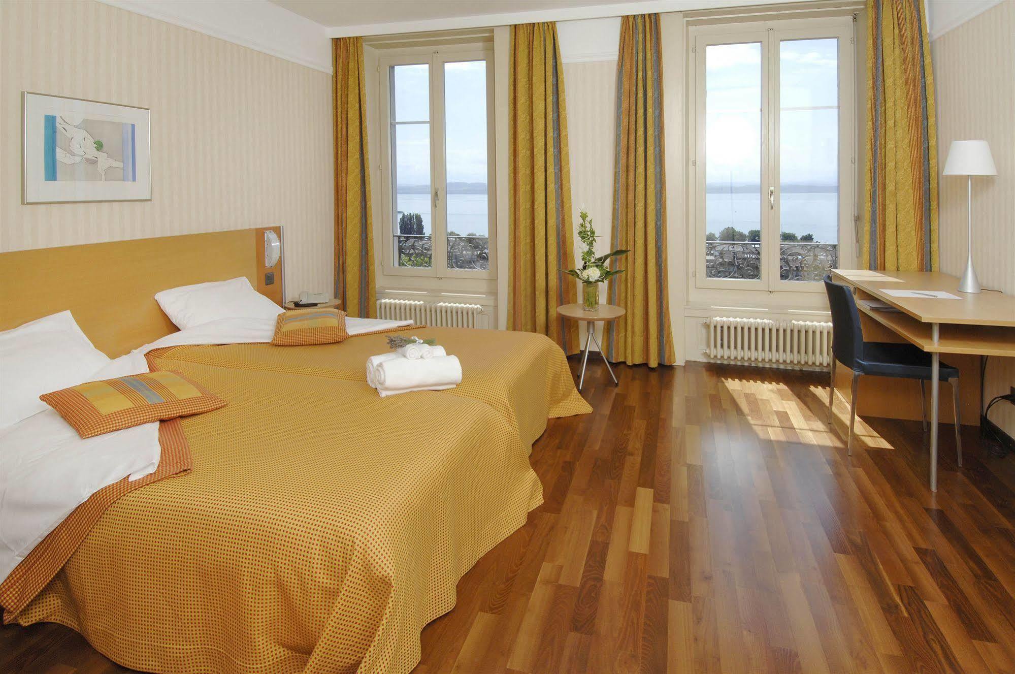 Hotel Alpes & Lac Нюшател Екстериор снимка