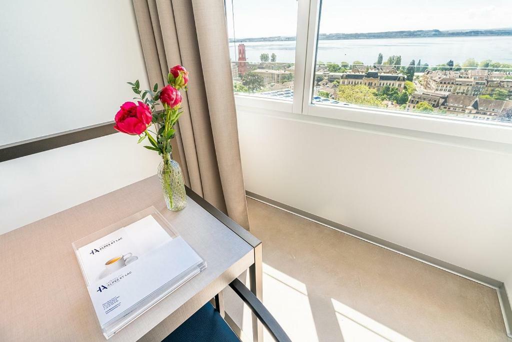 Hotel Alpes & Lac Нюшател Екстериор снимка